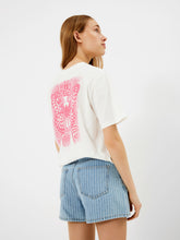 Indlæs billede til gallerivisning NLFTHOUGHTS T-Shirts &amp; Tops - White Alyssum
